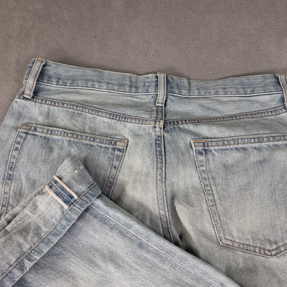 Uniqlo Jeans Mens 32 Light Wash Blue Straight Leg Denim 100% Cotton Zip Fly - Picture 3 of 9